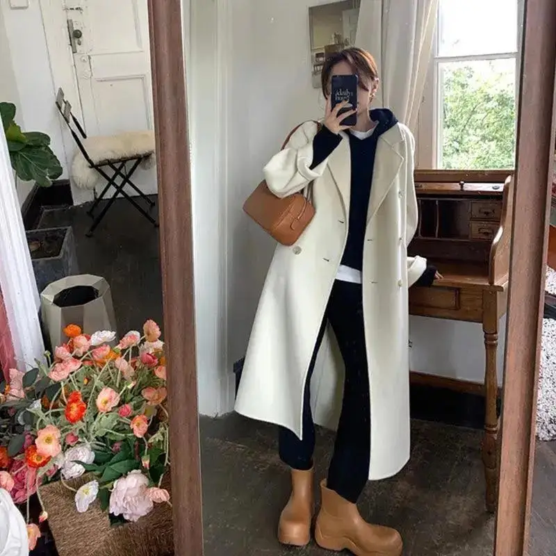 

2024 Premium Hepburn Style Wool Coat Women's British Tweed Mid-Length Overcoat with Notched Lapel Elegant & Soft Tailored Jacket