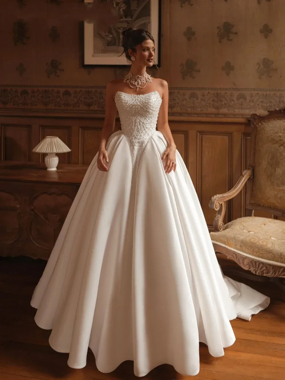 Customized Elegant Pearls Strapless Wedding Dress Delicate Princess Women Buttons Back Bride Dresses Court Train Ball Gown Robe