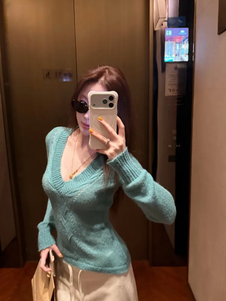 

Sexy Faion V-Ne Long Sve Knitted Base irt Women's Autumn Winter Sparkling Twist Flower Sweater Inner Wear Slim Fit Top