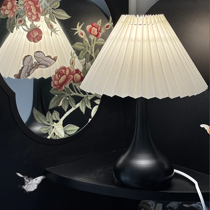 Creative Retro Pleated Atmosphere for Bedroom Headboard Small Night Light with Nordic Style Design Simple Desk Lamp