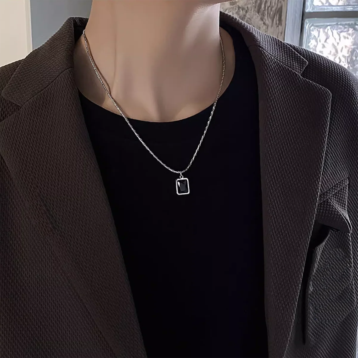 Hip hip vintage stainless steel snake bone chain Black glass jewel pendant non-fading choker short collarbone chain necklace