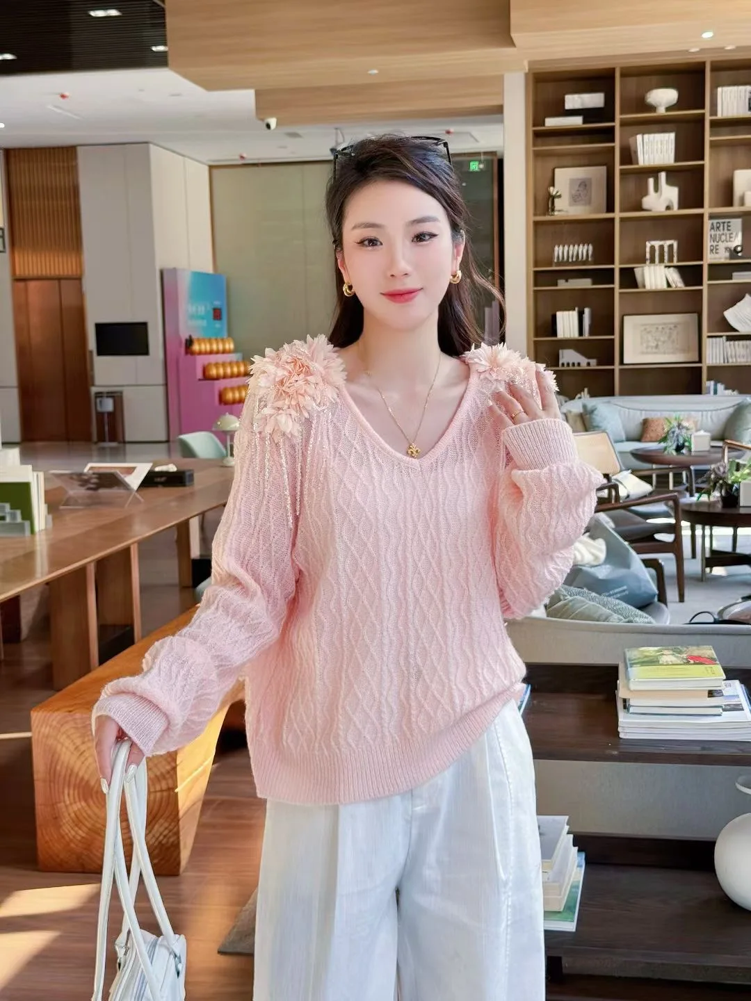 

Кашемировый вязаный свитер с кисточками и 3D цветком, осенняя новая одежда, женские пуловеры с v-образным вырезом и длинными рукавами, мягкие топы Advanced Sense F195