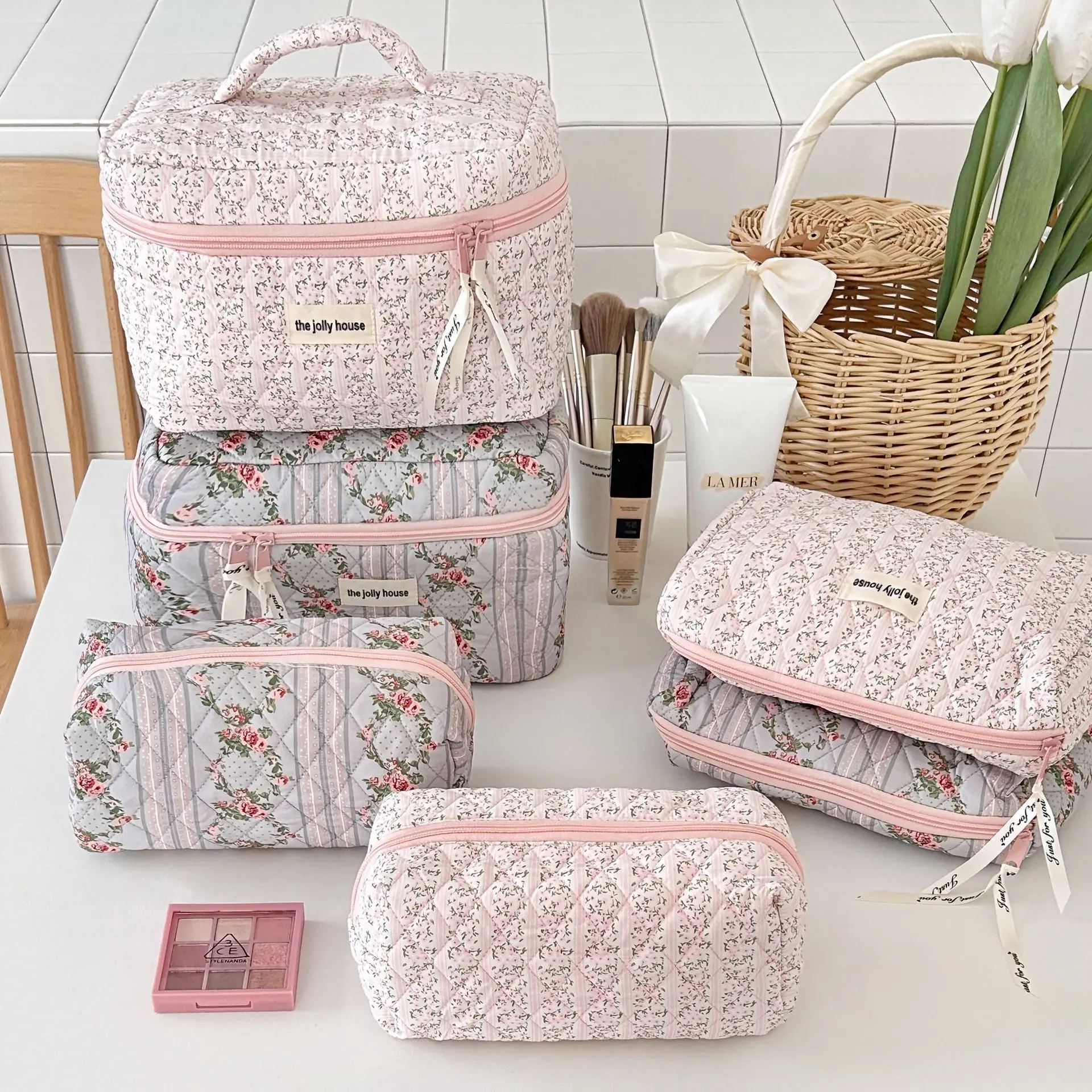 Quilting Seam Floral Print Makeup Bag Portable High-capacity Travel Women Cosmetics Storage Bag