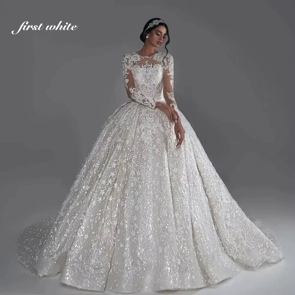 ชุดแต่งงานแบบหรูหราสั่งตัดพิเศษ คอทรงโอ แขนยาว ประดับลูกไม้ ทรงบอลกาวน์  ชุดเจ้าสาวสุดอลังการ