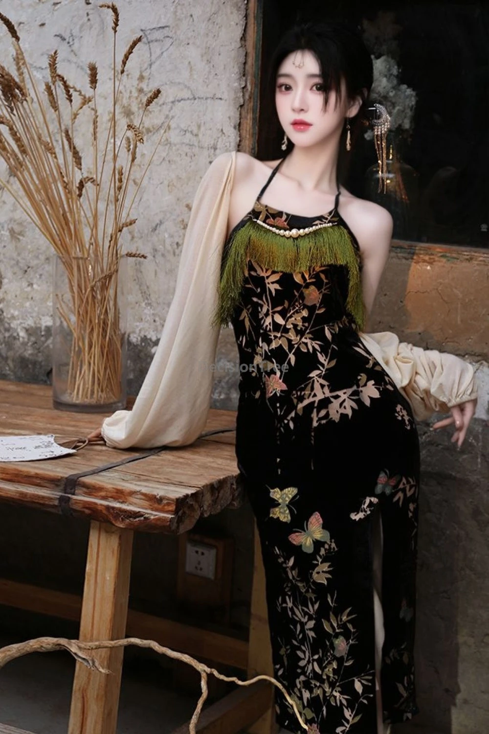 

2025 elegant retro printed chinese hanfu suit chic tassel design slim fitting hang neck dress versatile sun protection cardigan