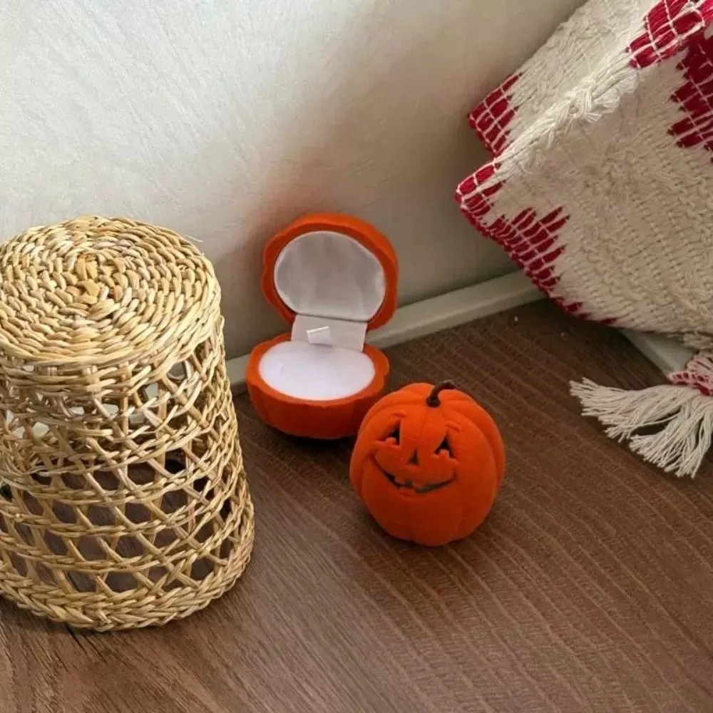 

Creative Wedding Halloween Jewelry Box Storage Orange Pumpkin Rings Box Anti-collision Mini Flannel Jewelry Organizer Couples