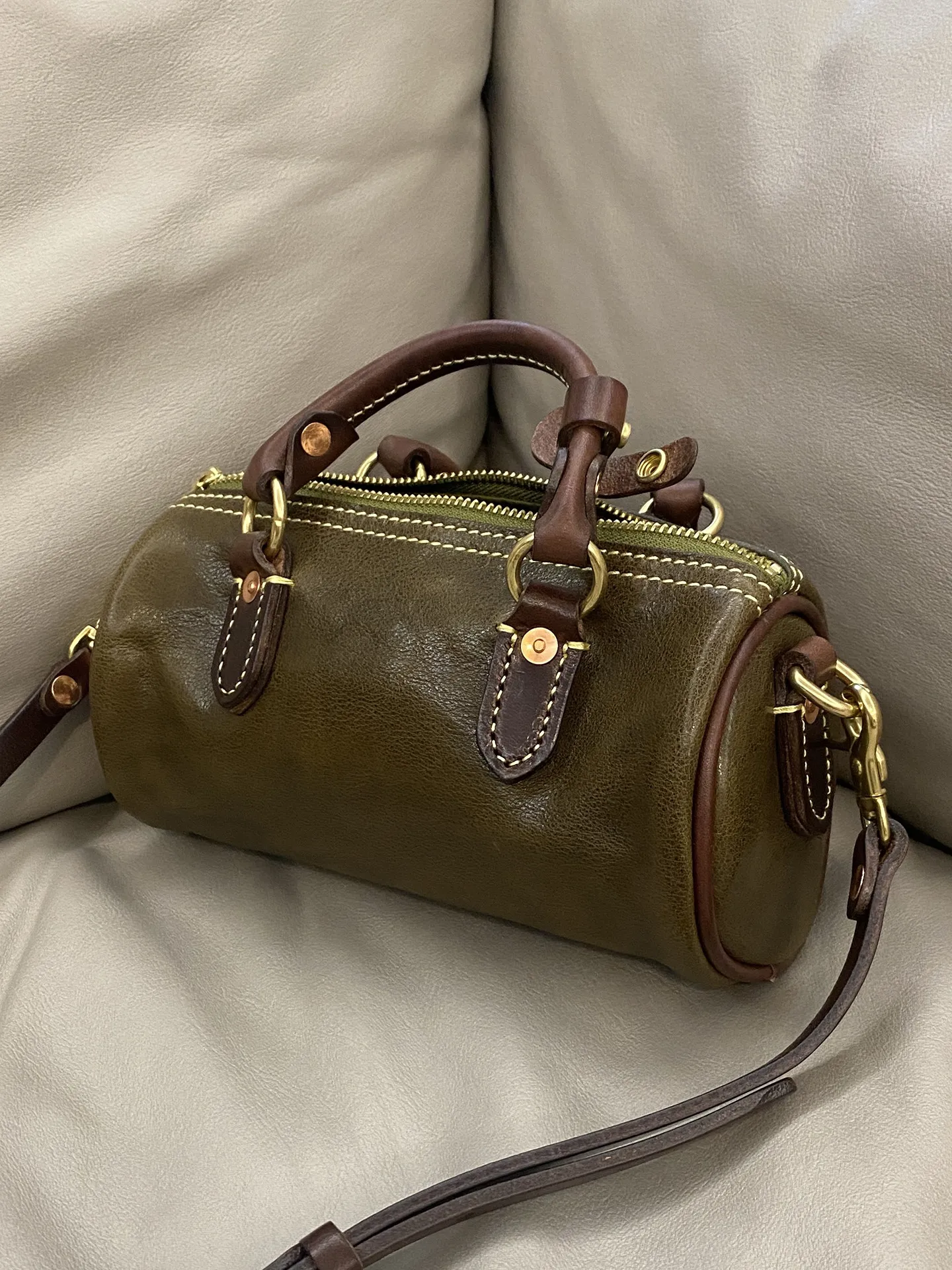 Lässige Outdoor-Handtasche für den Alltag, luxuriöse handgefertigte Damenhandtasche aus pflanzlich gegerbtem Rindsleder, modische Designer-Umhängetasche aus echtem Leder für Damen. – Detail 13