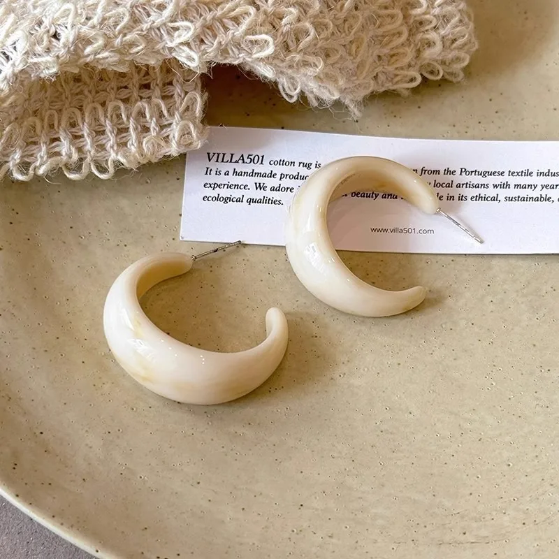 الفرنسية C على شكل الراتنج الأقراط للنساء الكراميل الحليب الأبيض فريد حلقة الأقراط مزاجه سحر قسط المجوهرات #2