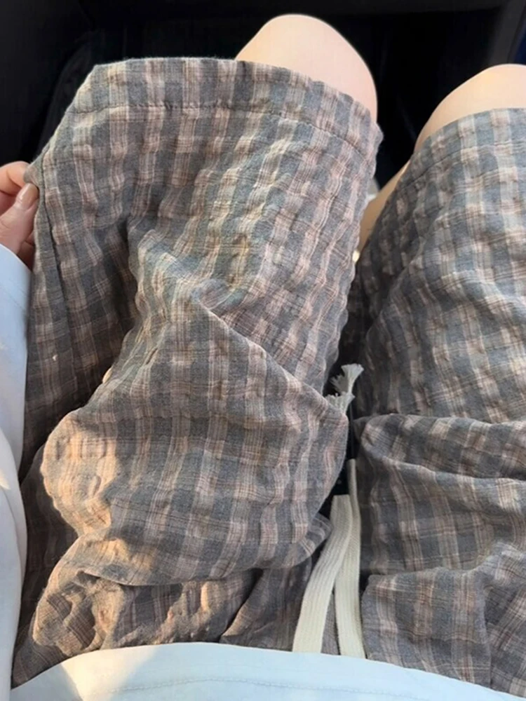 

Летние тонкие мужские брюки в клетку с пузырьковой текстурой, повседневные свободные спортивные брюки с пятью точками, прямые брюки из полиэфирного волокна...