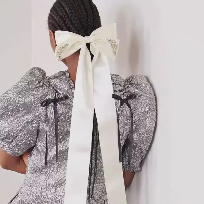 

Французская широкая атласная лента с кристаллами и цветком, заколка для волос, длинная лента, новинка 2025, бант, хвост, весенняя заколка, аксессуар для головы на спине для женщин