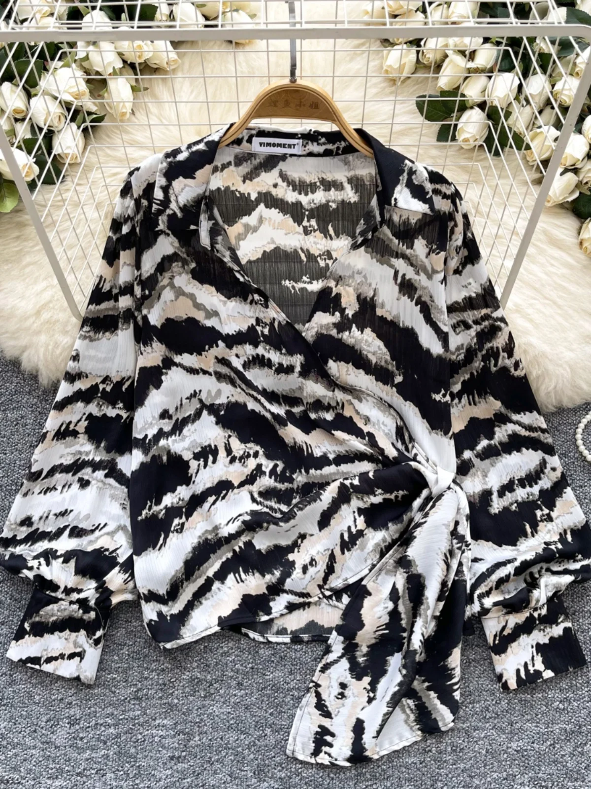 Pendolarismo Versatile giovanile da donna irt 2025 Nuovo design Cintura incrociata Cinching in vita Lungo Sve stampato Top coreano Sle Loo...