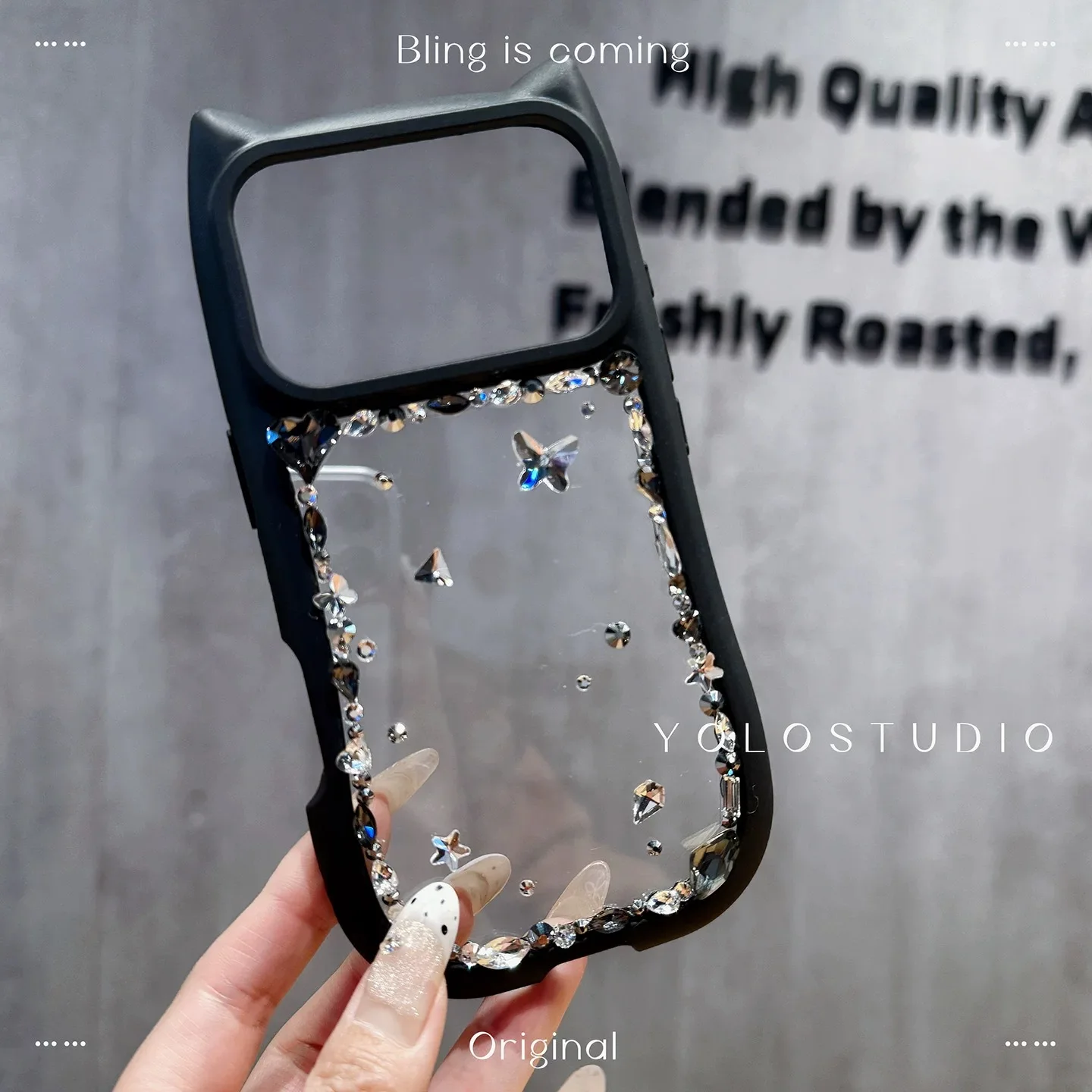 

Original light luxury and personalized water diamond phone case, cute cat ear style, suitable for Apple phones.