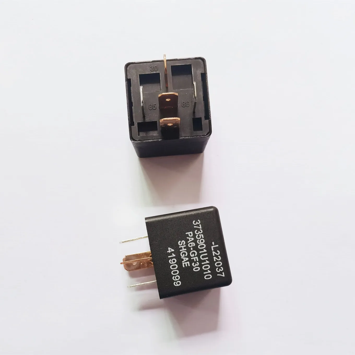 

Original new 100% 3735901U1010 PA6-GF30 12V 5pin automobile relay