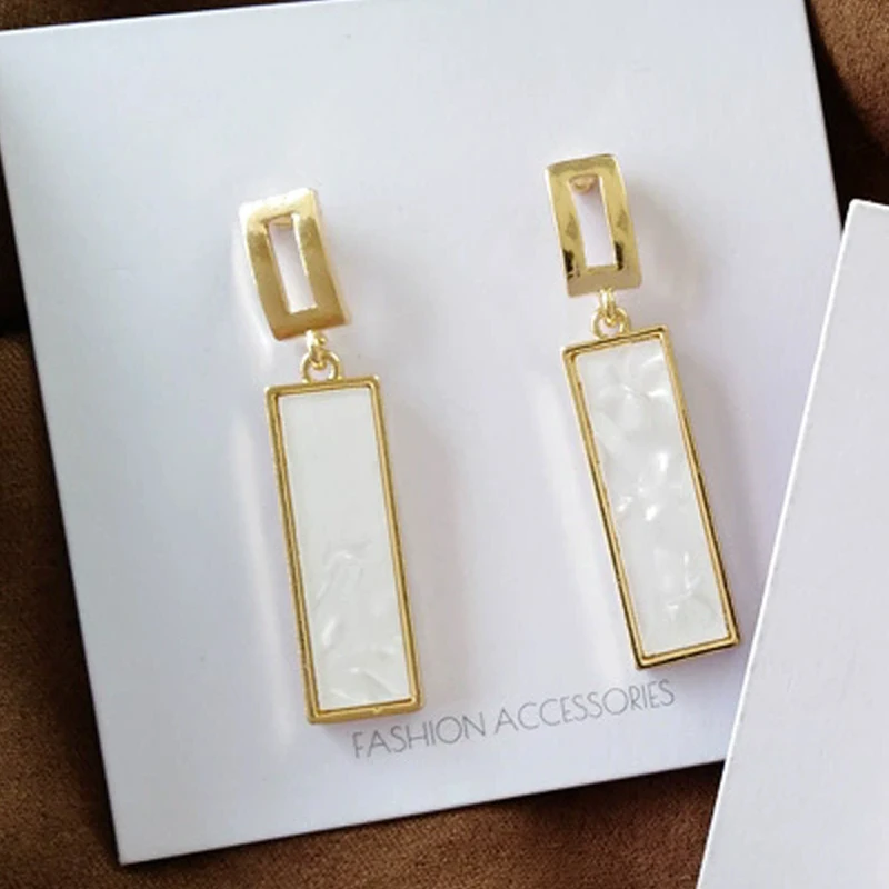 Elegant White Acrylic Rectangle Drop Earrings Fashion Jewelry for Women Party Hollow Out Arc Geometry Statement Dangle Earrings