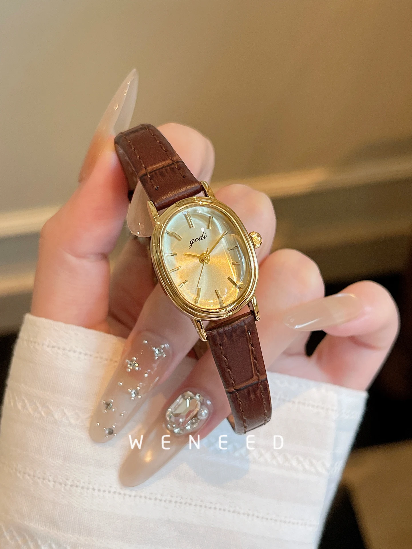 2025-nuevo-reloj-de-mujer-ligero-de-lujo-de-gama-alta-temperamento-retro-reloj-de-esfera-pequena-regalo-accesorios-de-mujer