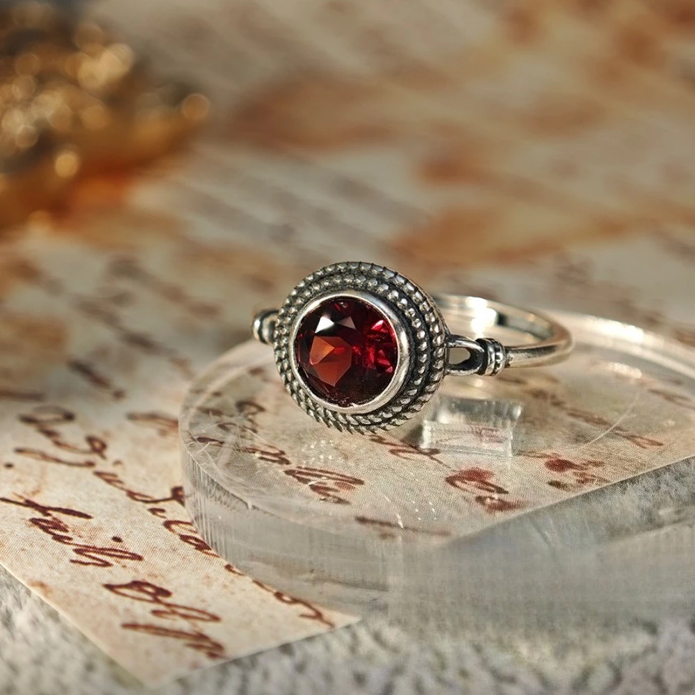 

Винтажное изысканное кольцо с натуральным гранатом, серебряное кольцо S925, ювелирные изделия, женские кольца, парные кольца, регулируемый размер, технологичный дизайн.