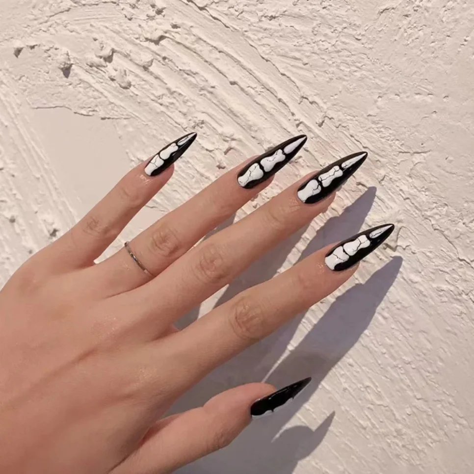 24Ps Skull Finger Dark Style False Nails Long Stiletto Halloween Fake Nail Tips Retro Grimace Claw Full Cover Press on Nails Art