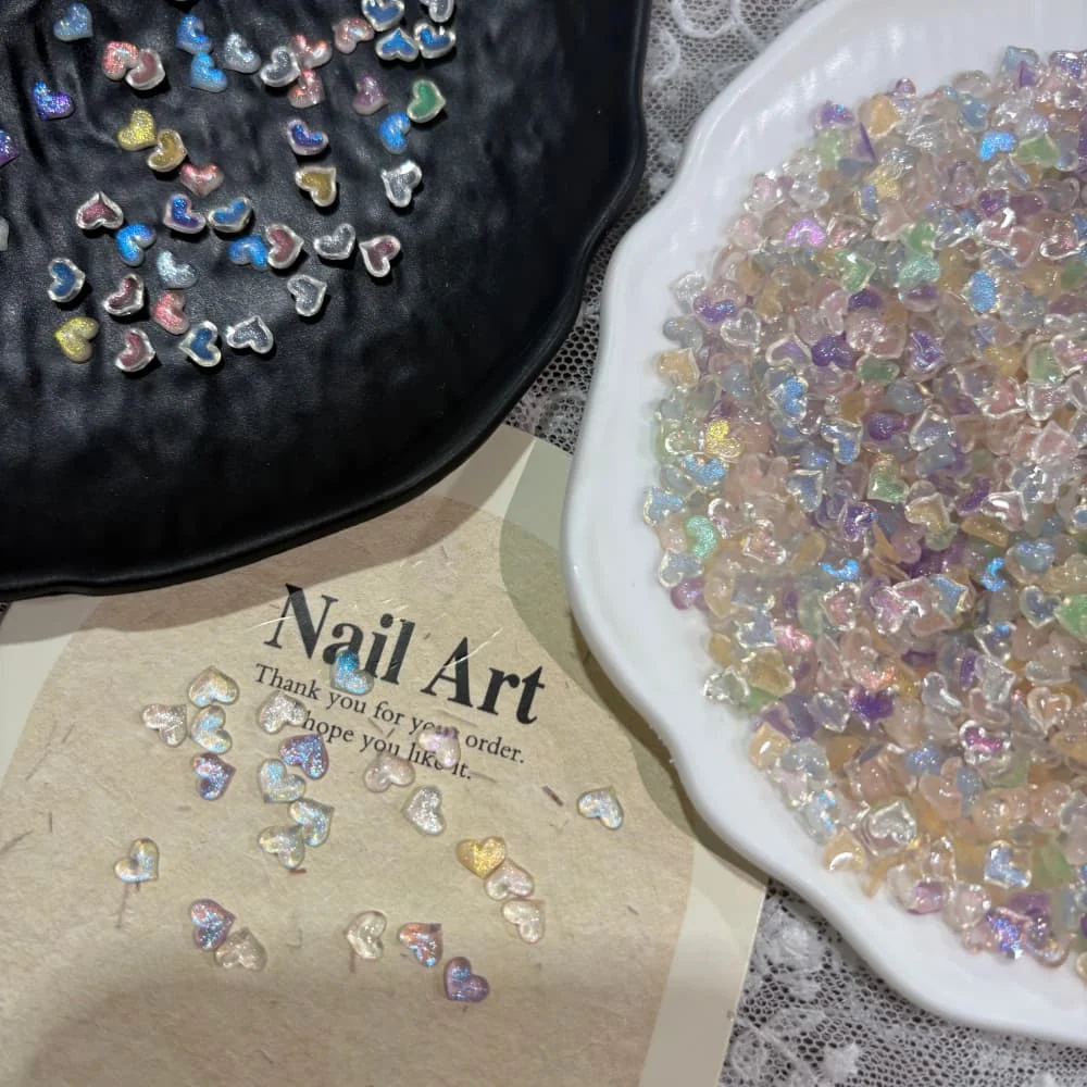 50 Stück niedliche, kleine, leuchtende Herz-Flachback-Harzperlen, farbige Schmetterlings-Flachback-Harz-Nagelcharms, Mini-Teile – Detail 1
