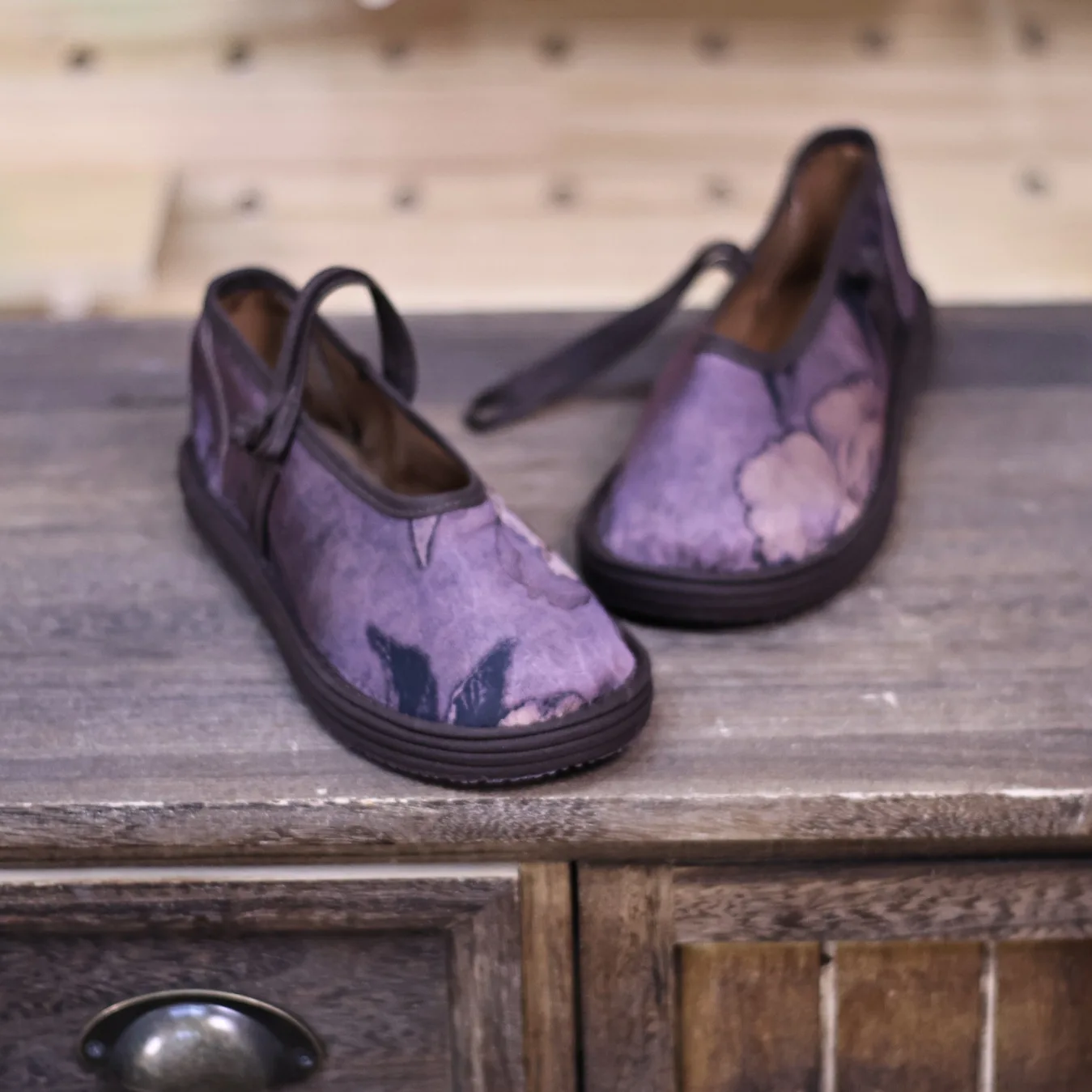 Mulberry silk cloth shoes soft sole soft surface comfortable lasagna cloth shoes new Chinese buckle women's shoes