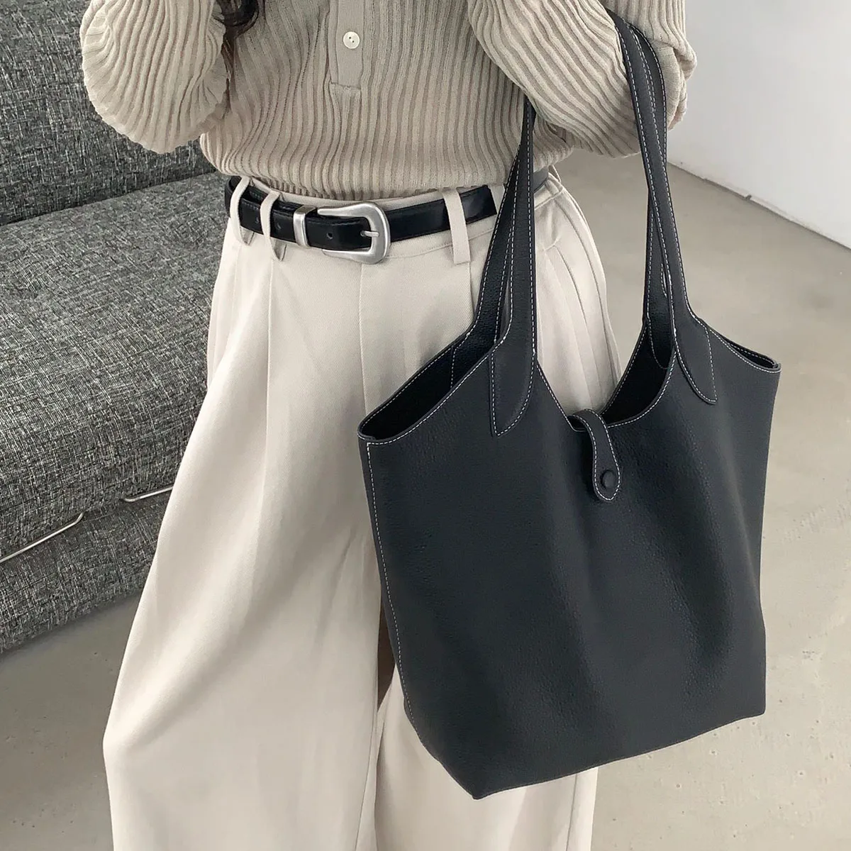 

Genuine leather soft underarm bag 2025 new niche design minimalist high-quality top layer cowhide large capacity hand tote bag