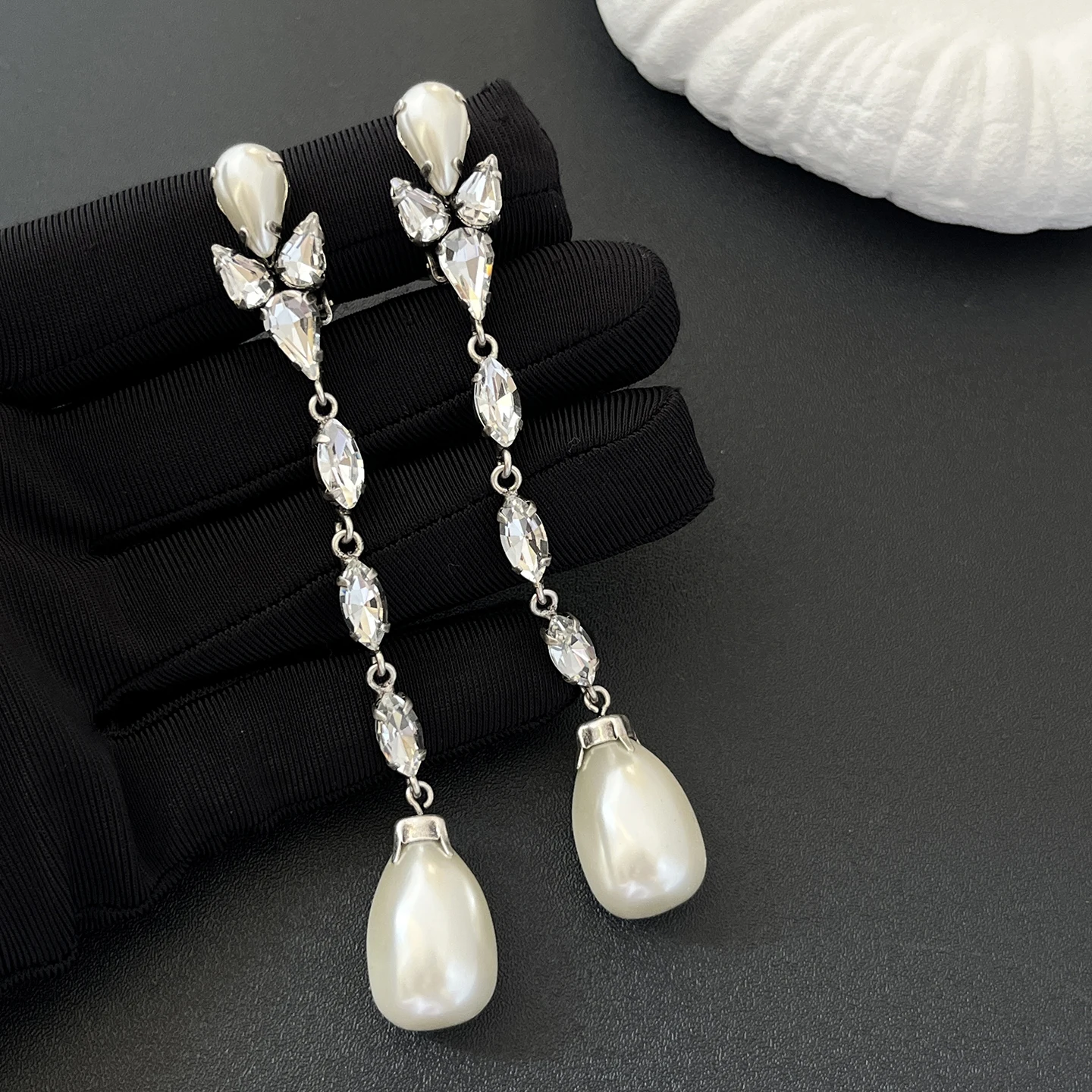 

Модные длинные серьги высшего качества с кристаллами и жемчугом, зажим для ушей, женские роскошные ювелирные аксессуары для банкета и вечеринки