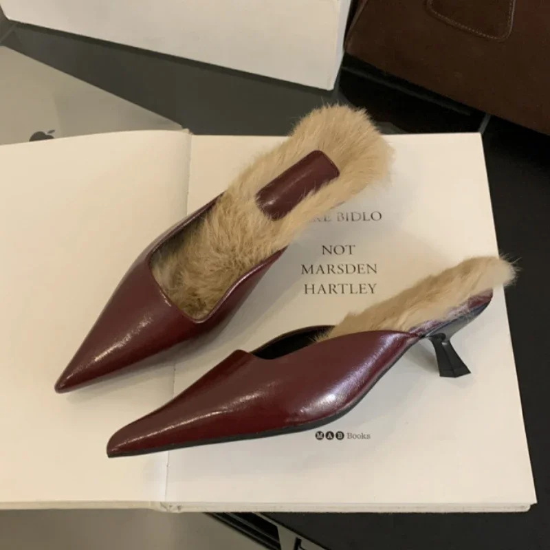 

Мюли женские кожаные с острым носком, Роскошные теплые туфли на низком каблуке, плюшевые, пикантная модная пушистая обувь, Осень-зима