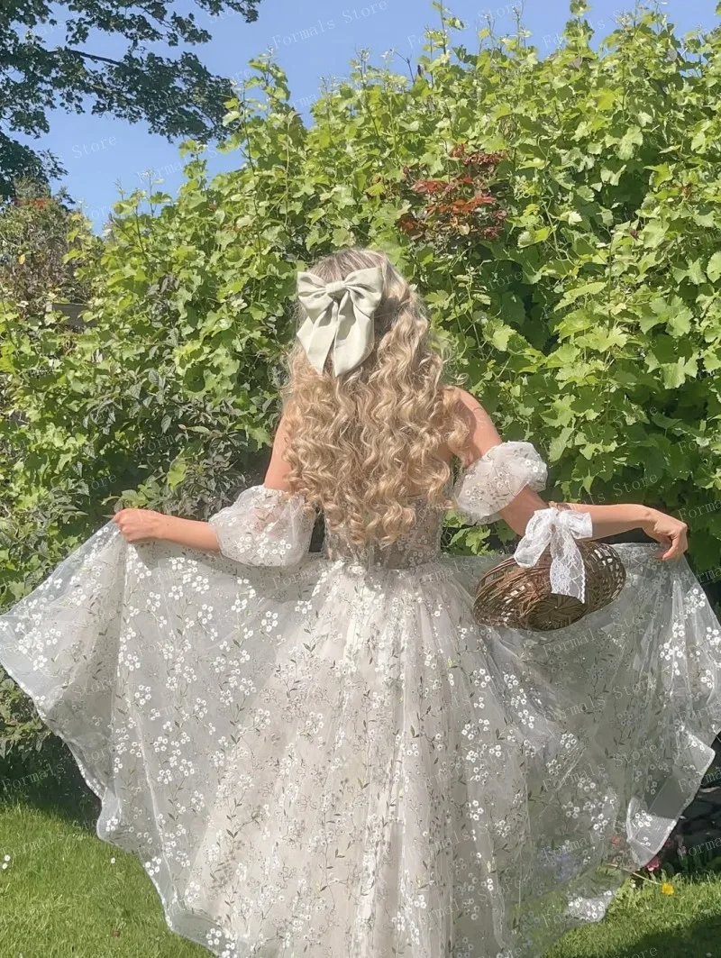 Romantic Floral Embroidery Lace Wedding Dress Deep V-neck Bubble Sleeves Tulle Skirt Floor-length Elegant Bridal Gown for Women