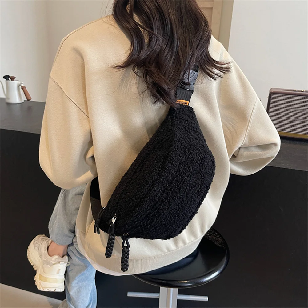 Fleece Sherpa Crossbody Bags for Women Mini Everywhere Belt Bag Winter Plush Waist Bag Cute Bum Hip Waist Pack Travel Chest Bag