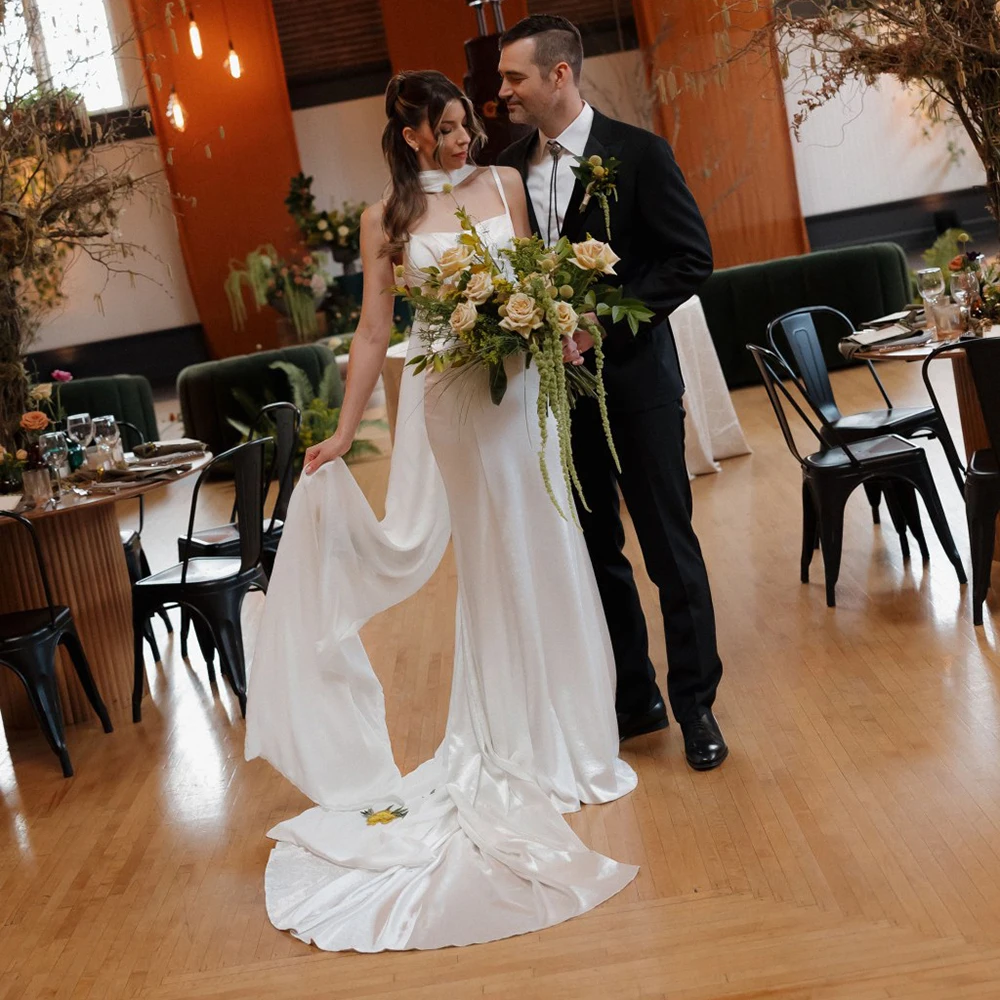 Simple Shiny Silky Satin Spaghetti Straps Wedding Dress Customized Big Size Bridal Gown Long Train Scarf with Embroidery Lace