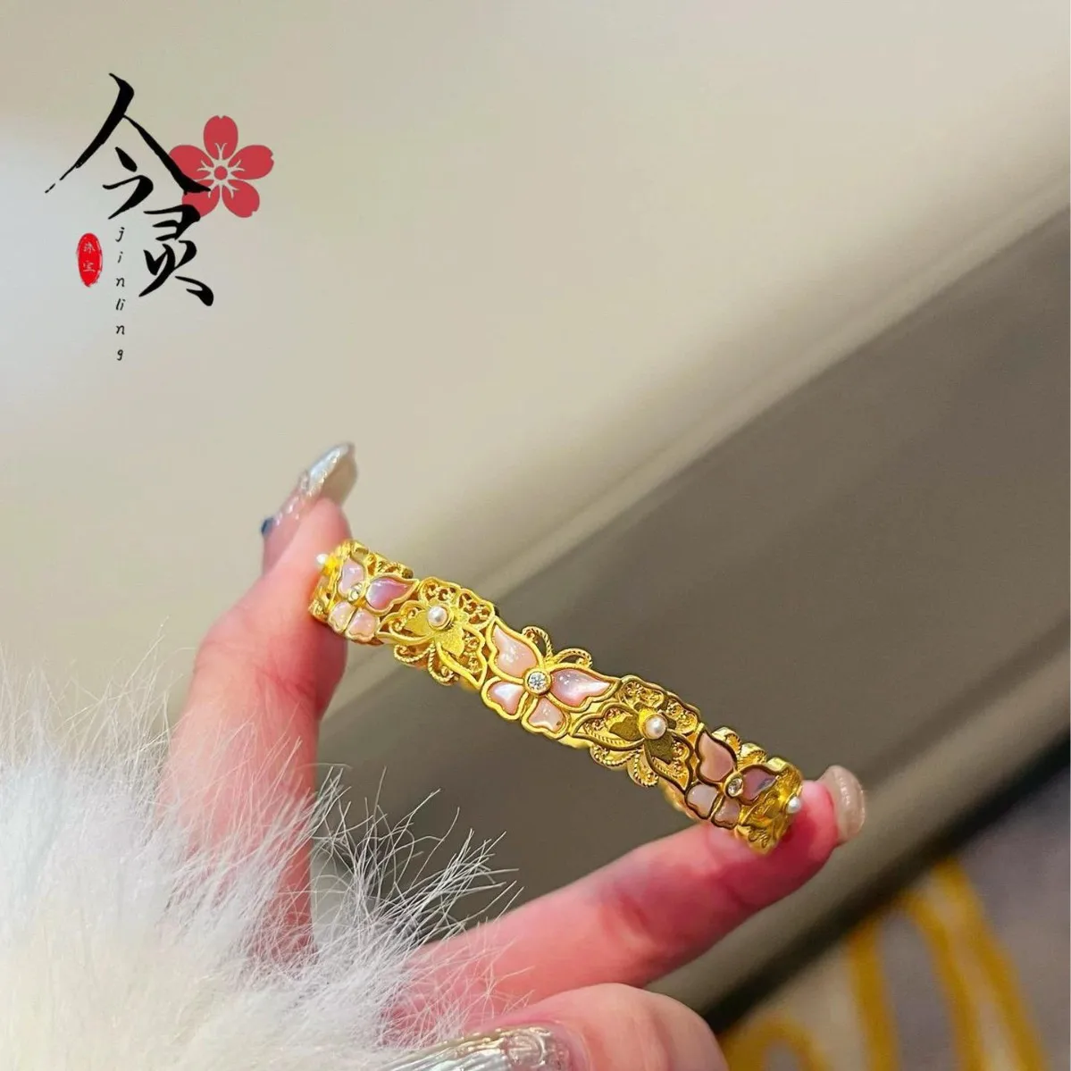 

Women's 24K Gold AU999 Pink Floral Butterfly Bracelet | Ancient-chiseled butterfly on pink crystal flowers, romantic for dresses