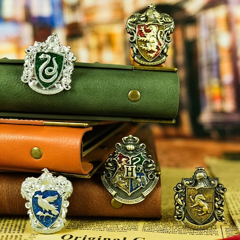 Juego de insignias de Harry Potter, broche de Metal Retro de Slytherin Gryffindor, accesorios de Cos periféricos de dibujos animados, regalo para