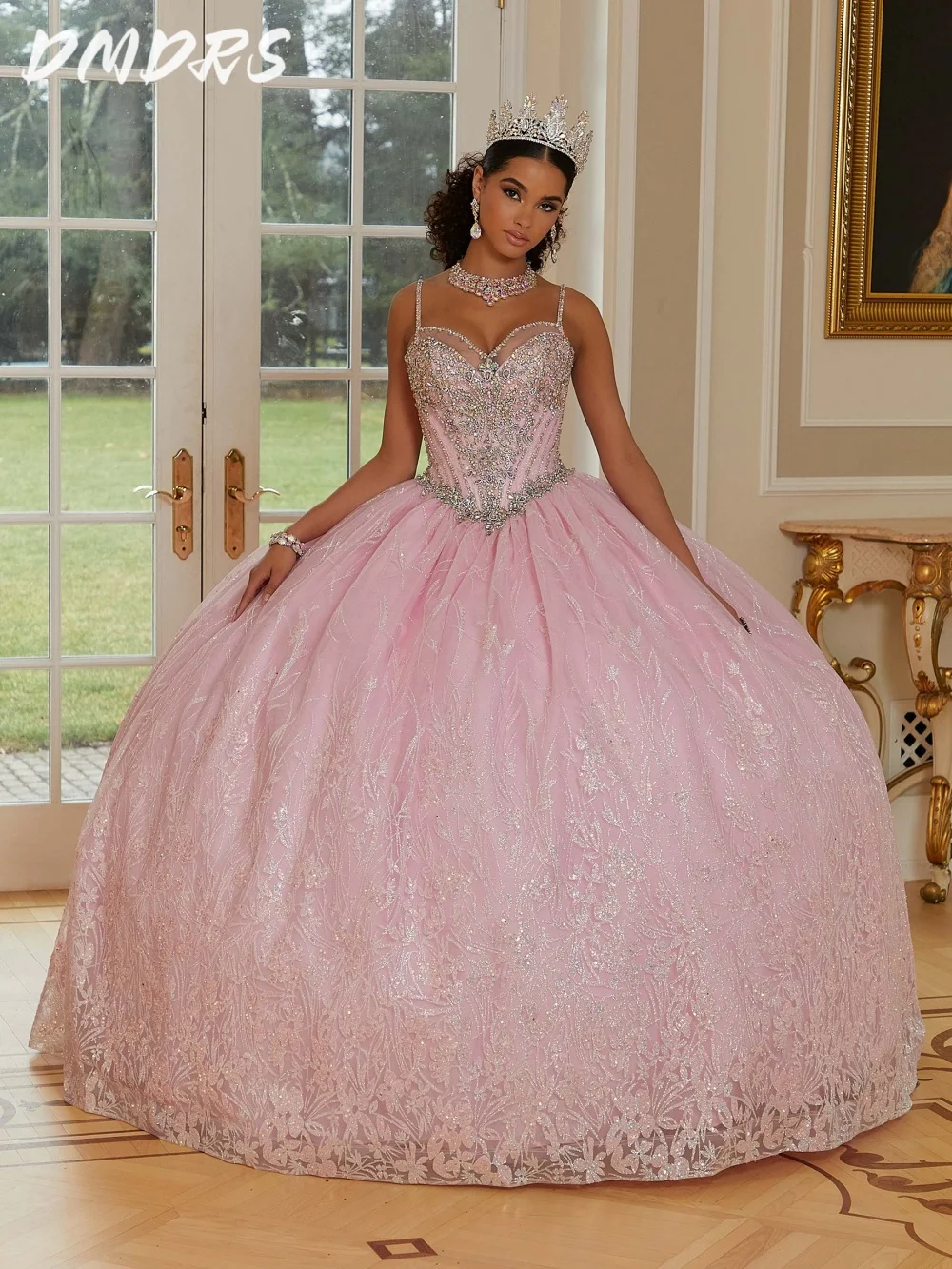 

Sparkling Sleeveless Quinceanera Dress 2025 Classic Sequin Party Dress Charming Spaghetti Strap Ball Gown Sweet 16 Party Gown