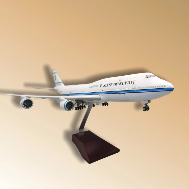 Kuwait Airlines Boeing 747 Model 1/150 Scale Die-Cast Resin Aircraft Model Approx. 18.5 Inches with Base — Aviation Souvenir
