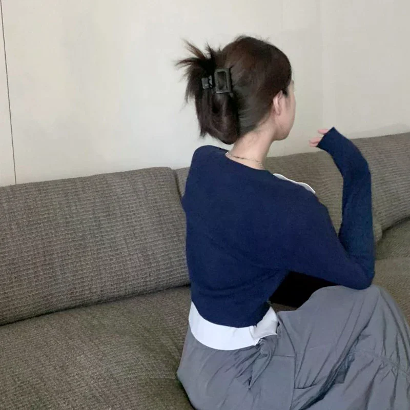 

Korean College Style Contrast Color V-neck Long Sleeve Casual Fake Two-piece Sweater For Women