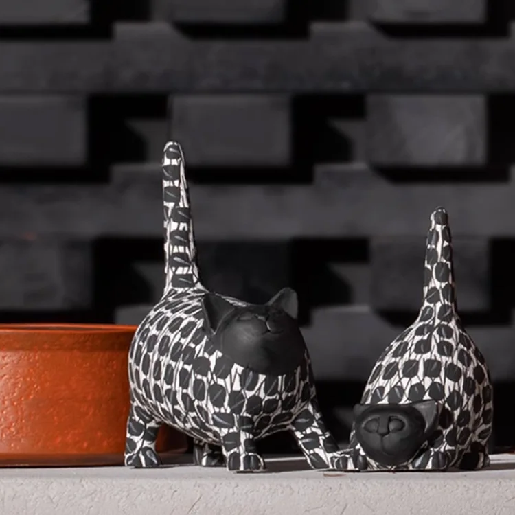 Modern simple black and white creative kitten ornament, desktop home model room, living room study soft