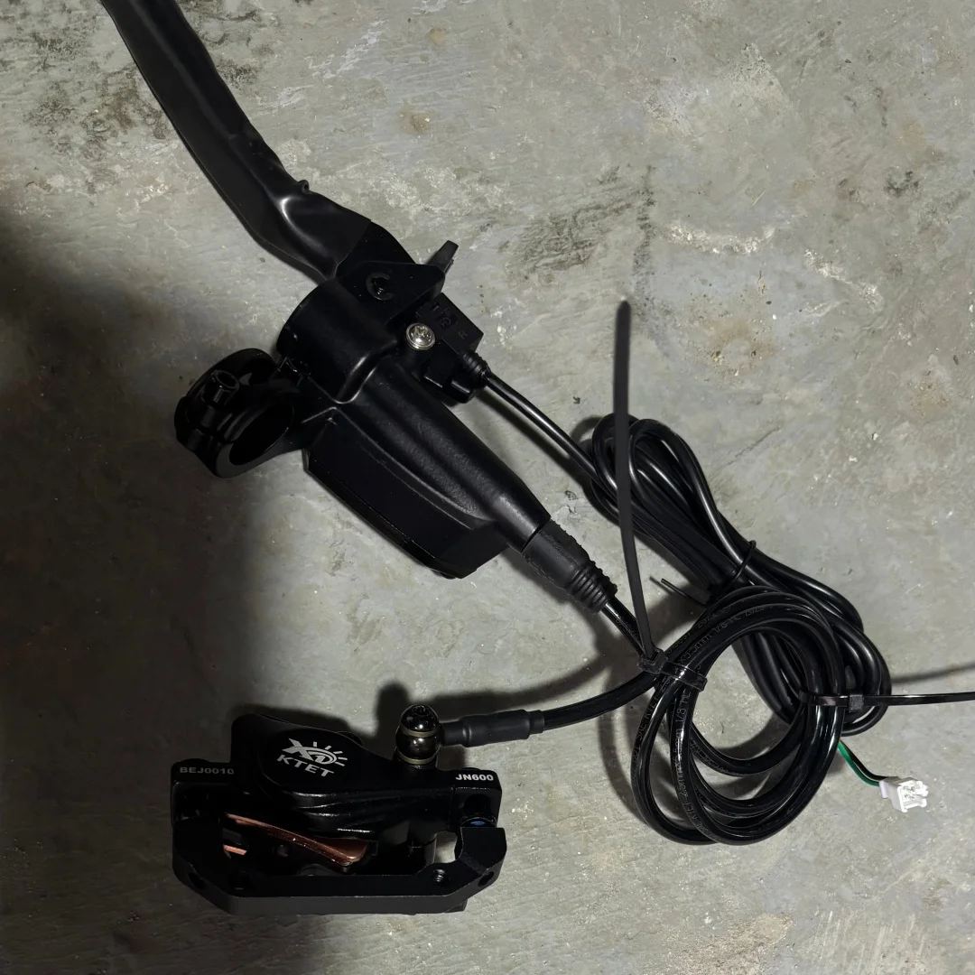 

Electric Scooter Hydraulic Oil Disc Brake System Wear Resistant Stable Stopping Replacement Caliper Kit For Adult Scooter
