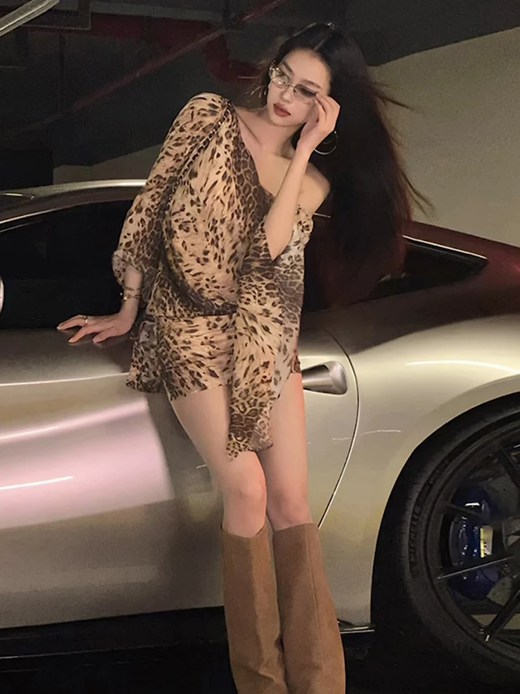 فستان نسائي بأكمام مضيئة غير منتظمة من Nibber بطبعة الفهد Y2K بياقة منحرفة مثير منتصف الليل ملابس نوادي ضيقة وأنيقة صغيرة