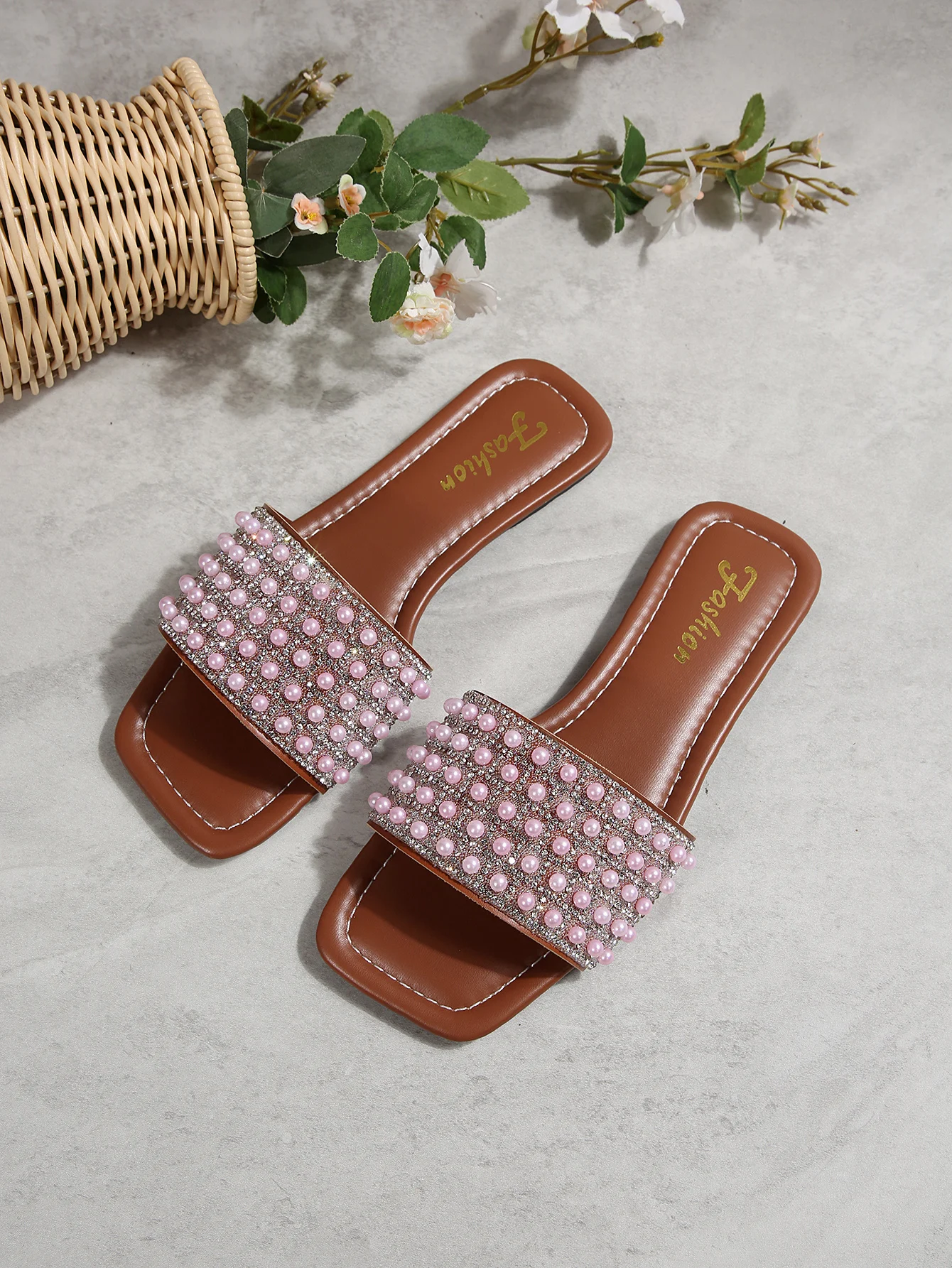 New Fashionable Summer Sandals for Women, Slip-On Slippers, Party Birthday Gift, Solid Color Outdoor Casual Shoes, Simple and Elegant Flat Beach Slippers, Easy to Match, Comfortable for All-Day Wear at Home and Outdoors view 6