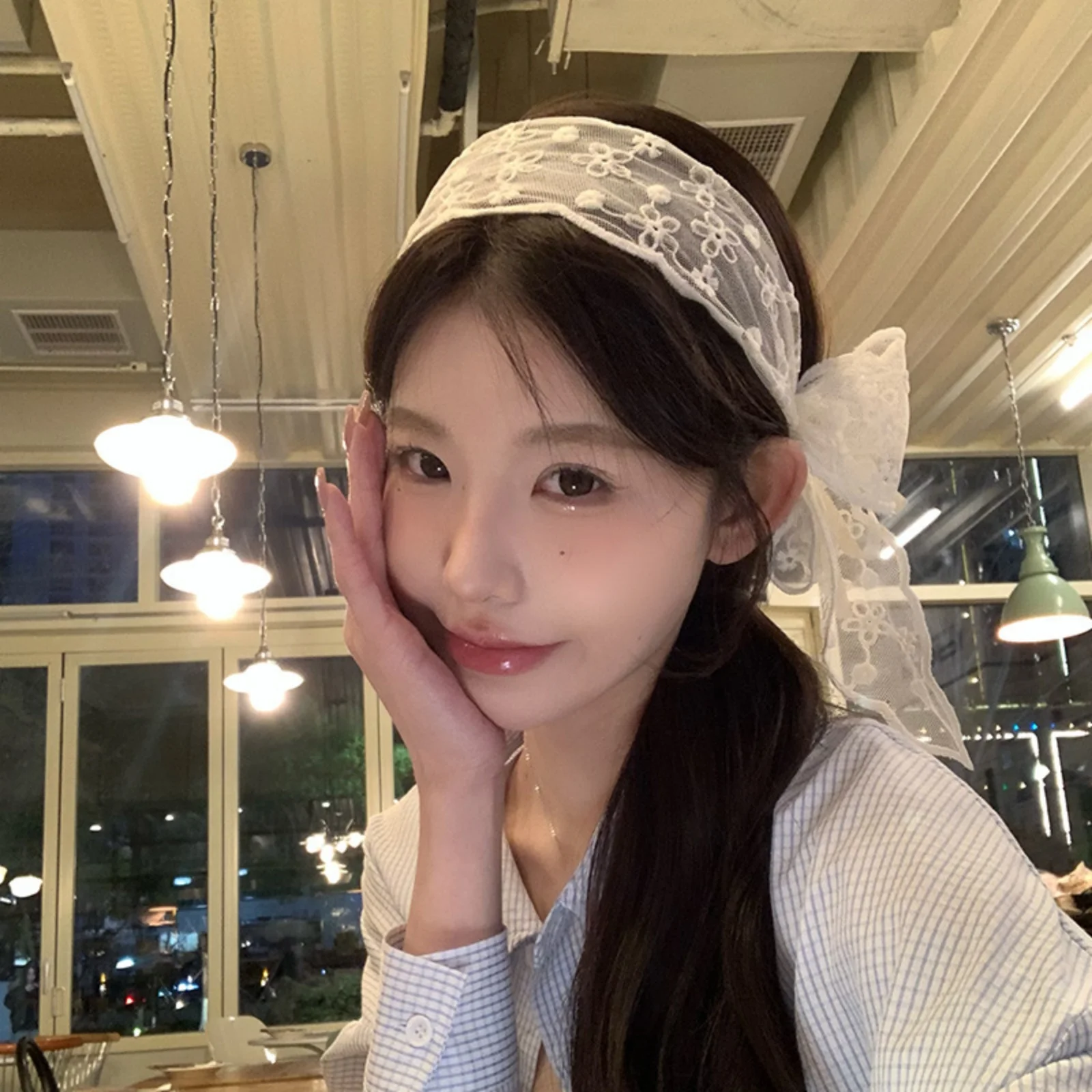 مجموعة عصابات رأس على شكل فيونكة من الدانتيل مكونة من قطعة واحدة، وأطواق شعر أنيقة باللونين الأبيض والأسود، وإكسسوارات شعر جميلة للنساء والفتيات