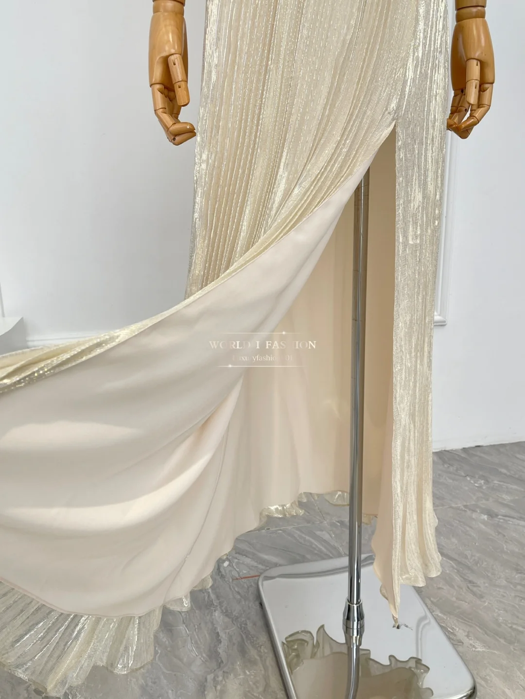 

Top Quality Beautiful 2025 New Elegant Women' Beige Sloping Shoulders Sleeveless Maxi Dress for Party