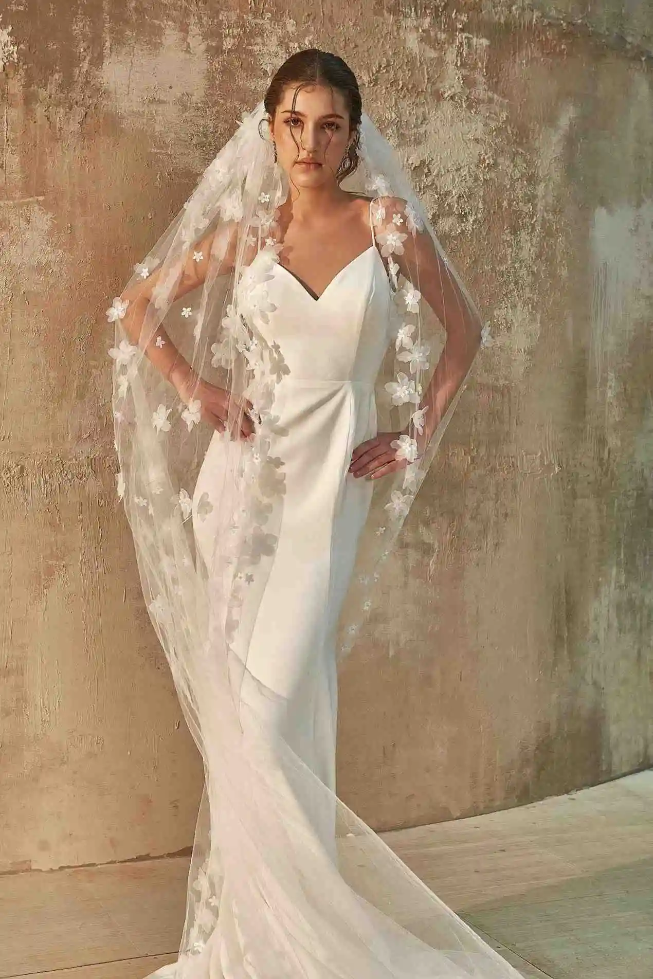 Graceful Lace Veil Bridal Cathedral Wedding Accessories White Veil With 3D Appliques Metal Hair Comb Custom Made Veil