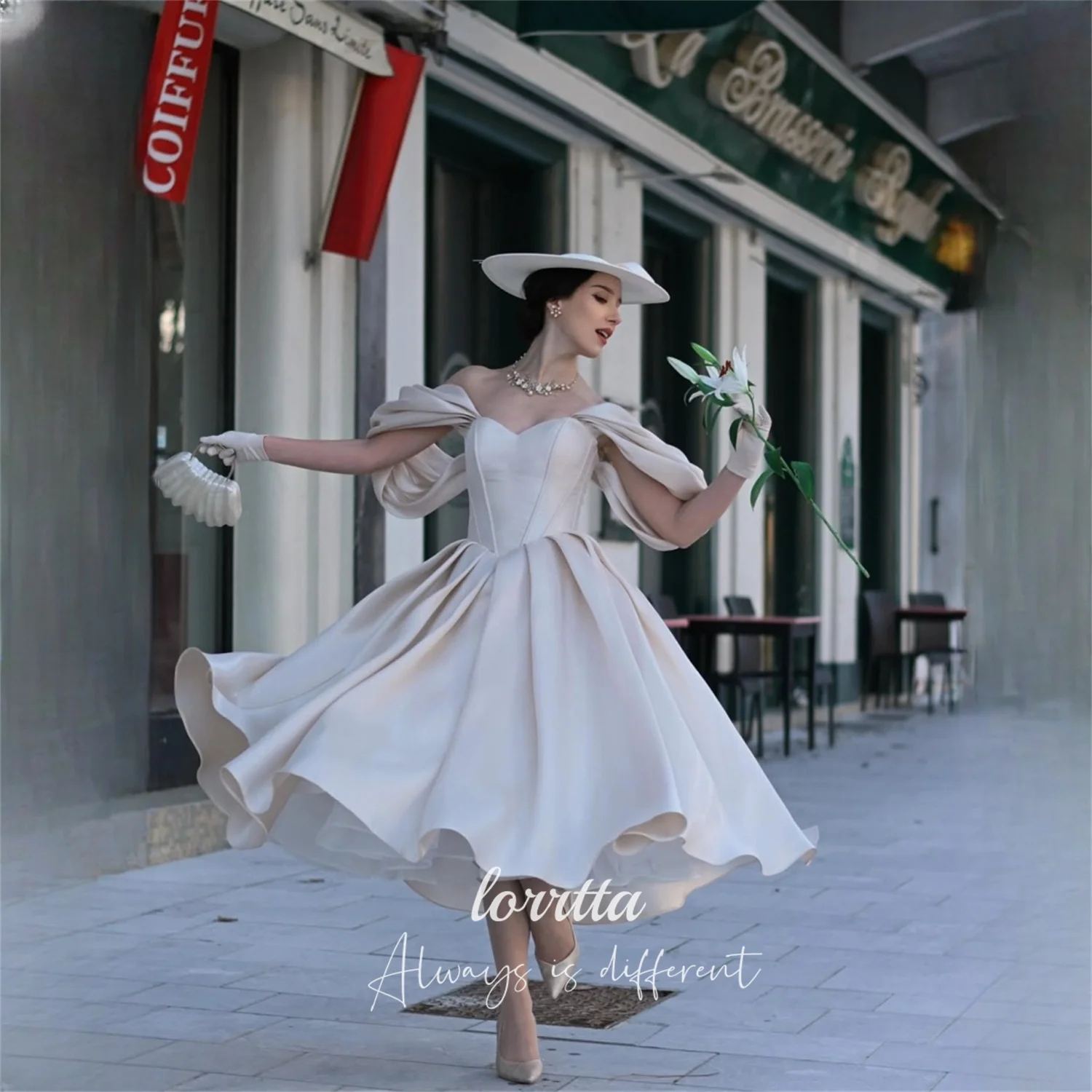 

Lorrtta Ivory Satin Sweetheart Ball Gown Evening Dress 2026 Short Tea-Length Prom Wedding Party Customized Robes de Soirée