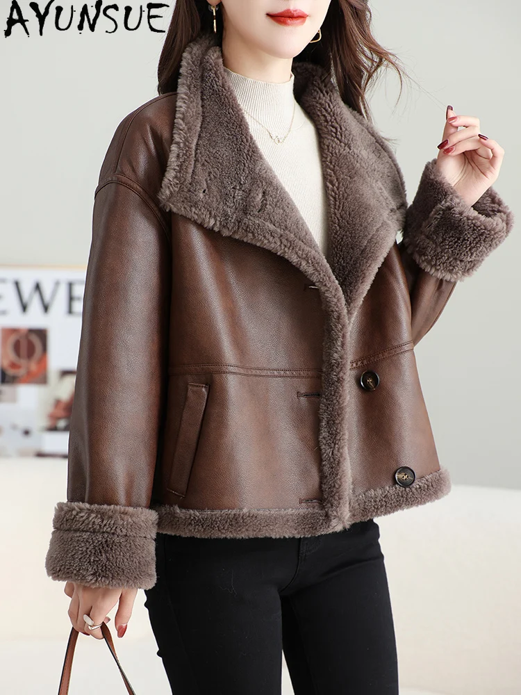 معطف صوف 100% من AYUNSUE للنساء 2025 سترة للدراجات النارية وراكبي الدراجات النارية ملابس شتوية من الفرو النسائي المتكامل معاطف جديدة في المعاطف