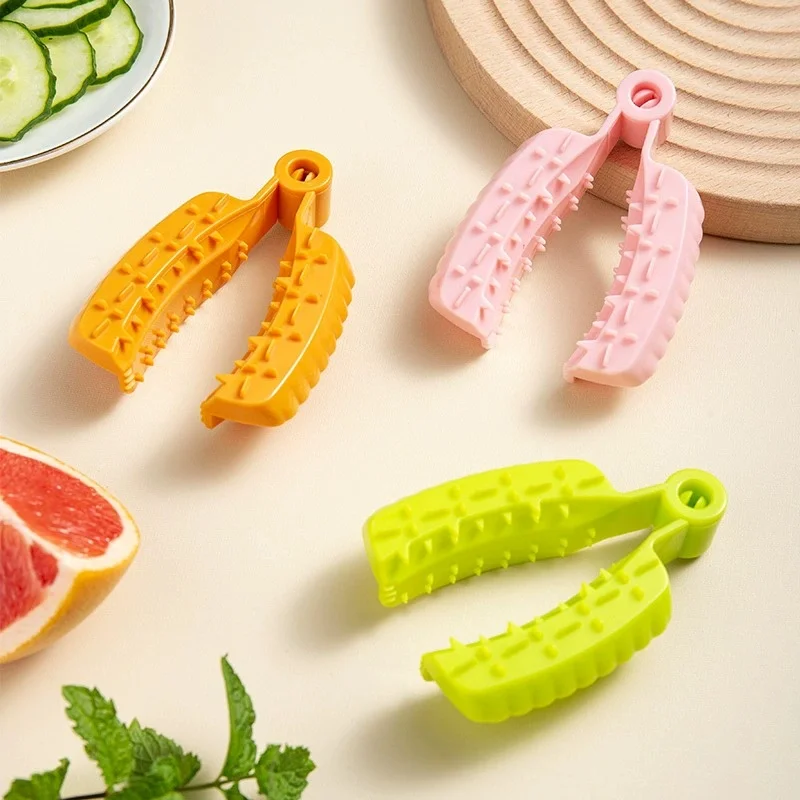 

1Pcs Vegetable Cutting Finger Protector Plastic Finger Guard Food Grabber Tool for Cutting Food Garlic Lemon Cucumber Potato