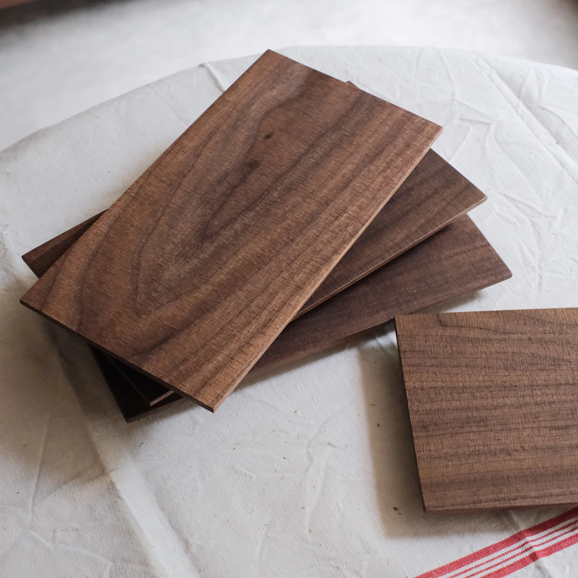 

Manxu Handmade Bla Walnut Rectangular Square Plate Tray Dining Utensils Vintage Carved Wood Decorative Home Accories