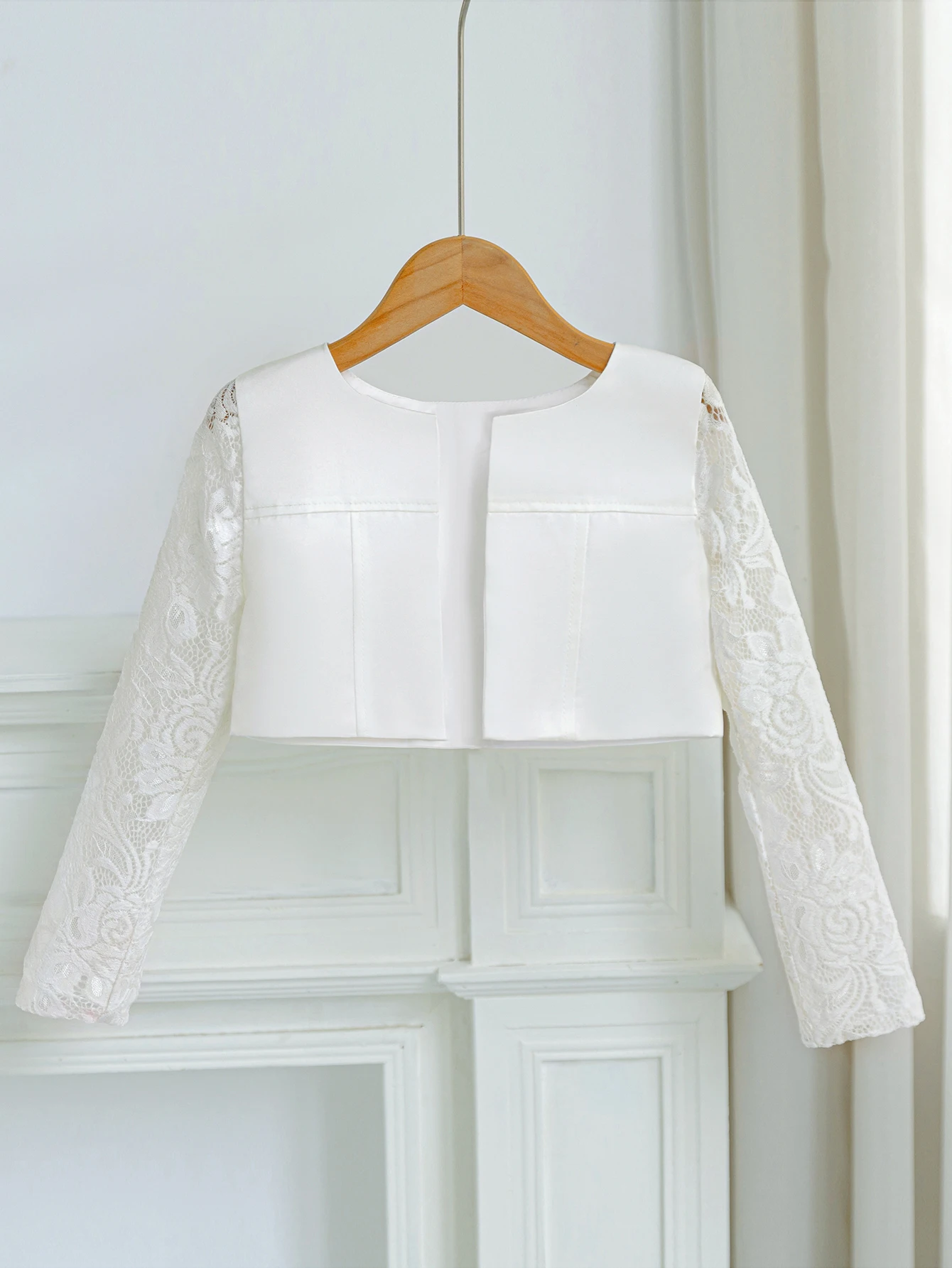 Young Girl Solid-color Simple Daily Short Coat for Princess Skirt Overlayer with Elegant Button-Up Shirt and Lace Long Sleeves
