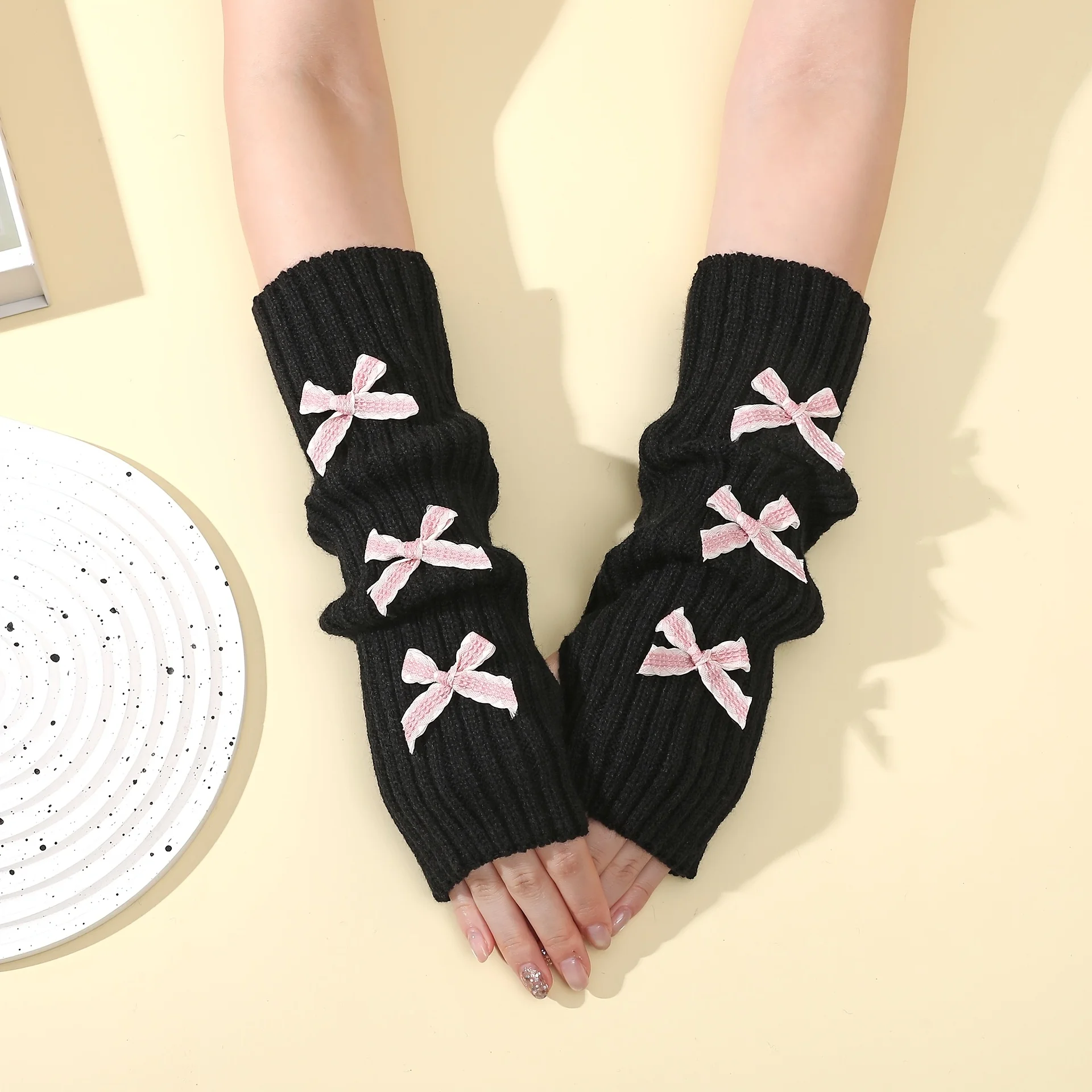 1 Pair of Black/White Women's Bow-Knot Autumn and Winter Warm Gloves, College-Style Mid-Length Knitted Cuff Sleeves