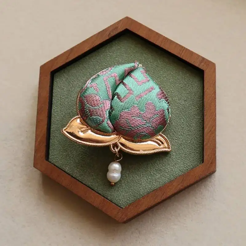 New Chinese Style Brocade Peach Pearl Brooch Hanfu Cheongsam Accessories Brooch Gifts