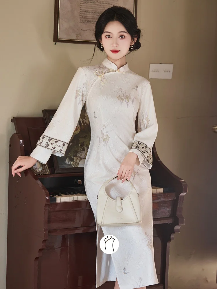 

Потрясающий новый китайский халат с флагом для молодых девушек цвета Cr с перевернутыми большими пефами Ele и длинным ретро-стилем