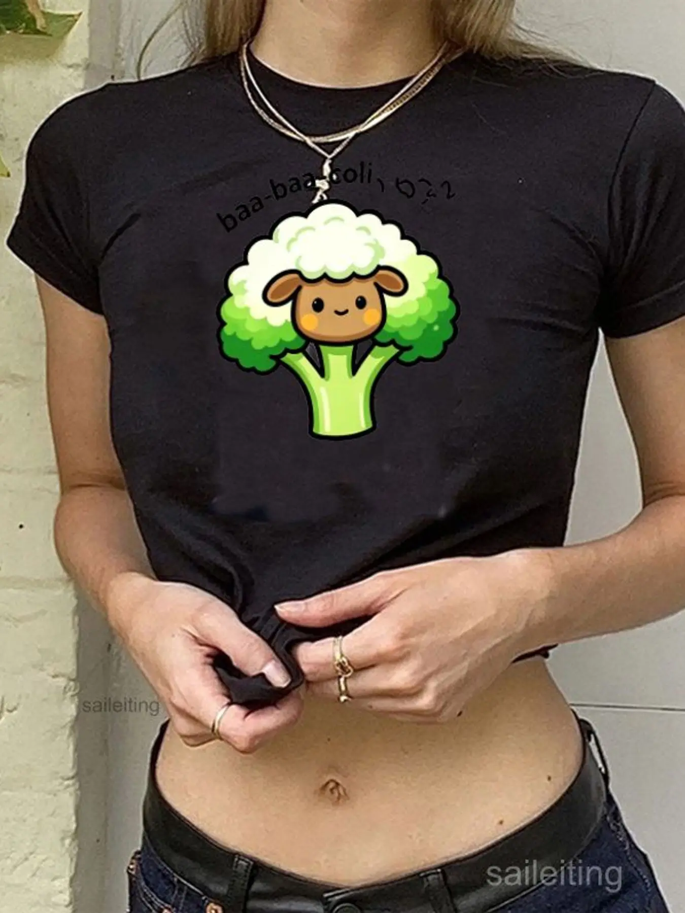 Women's Black Short Sleeve Crop Top with Cartoon Sheep Broccoli Print 
